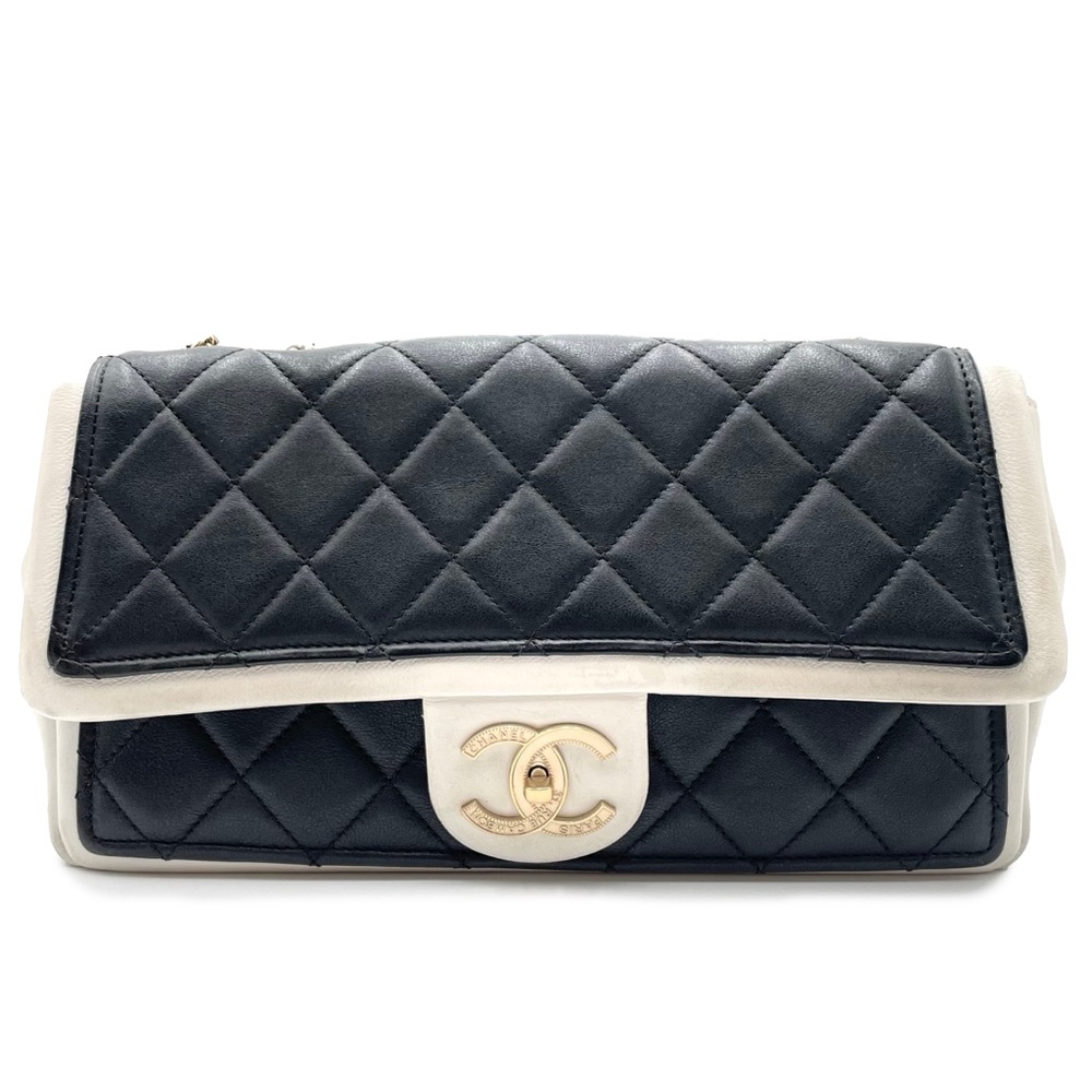 ✨$3899✨ Chanel Quilted Graphic Flap Bag